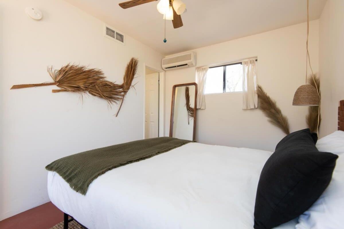 Renovated Lodge - Room 3 With Pool Access Joshua Tree Exterior photo